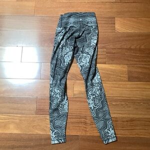 Lululemon athletic leggings print